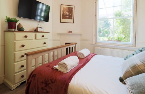 Canterbury Cabin | The Cabin - Cosy annex close to City Centre