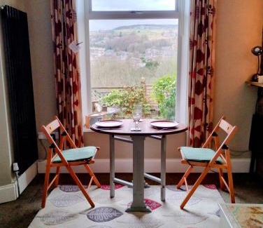 Wadsworth Apartment | The Cabin - Great Views, Garden, Netflix, Near Town