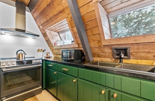 Crescent House | The Cabin Of Your Dreams