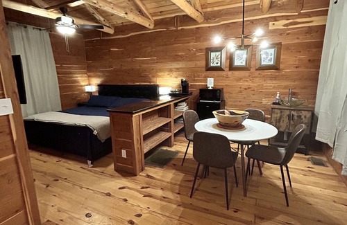 Georgetown Cabin | The Cabins at Angel Springs - Woodland