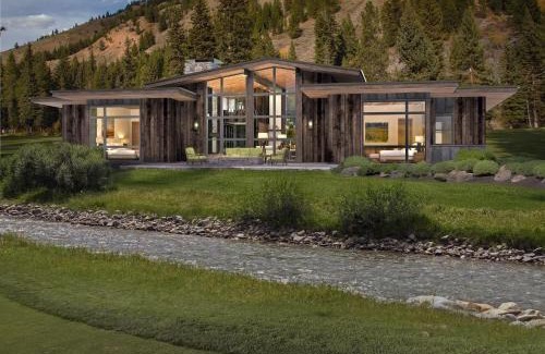 Hoback Junction Resort | The Cabins at Snake River Sporting Club
