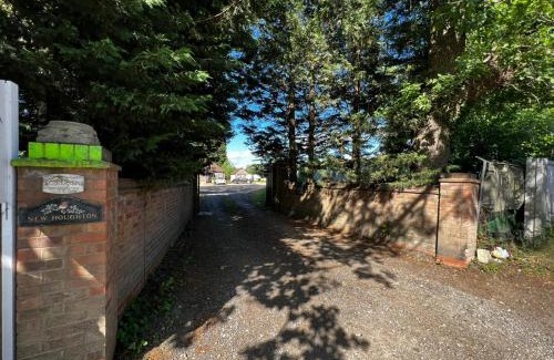 Runnymede Apartment | The Caduceus Quality Budget Cabins