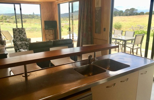 Pukenui Cabin | The Camel at Araiawai Lodge, Pukenui. Modern & S/C open-plan, sleeps 2-6,