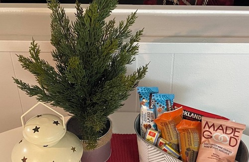 Prince George House | The Canadiana~Cozy &Spotless 2 BR~5min to Hospital~Free WiFi-Dog Friendly