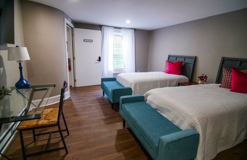 Tallahassee Apartment | The Capitol Inn - Orlando Room - 2 Twin beds