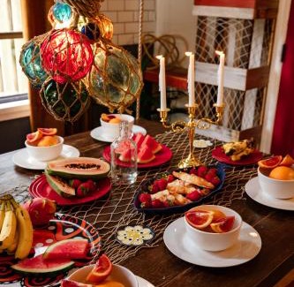 Poinsettia Heights House | The Captain's Landing - 4 bedroom - 2 bathroom - Outdoor soaking tub - Adventure home