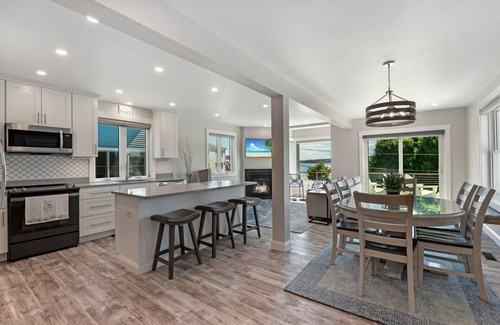 Gloucester Villa | The Captain’s Villa Beachfront House With Access To Pavilion's Beach