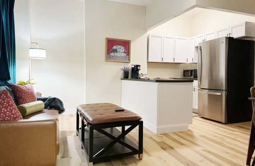 Evansville Apartment | The Cardinal 810 A/KING 1BD/1BA Apt