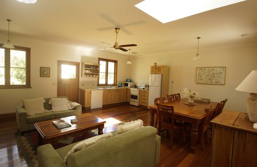 Pokolbin Bed & Breakfast | The Carriages