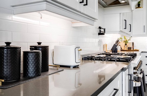 Leamington House | The Carrington Cove Lake House