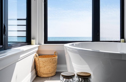 Leamington House | The Carrington Cove Lake House