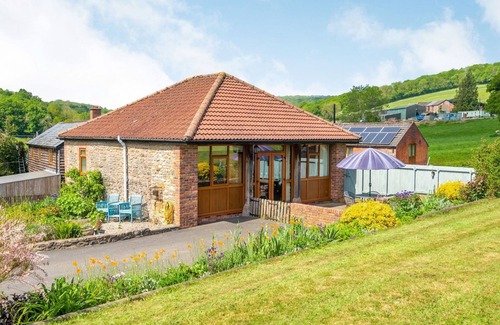 Woolhope Cottage | THE CARTHOUSE, pet friendly, with a garden in Woolhope
