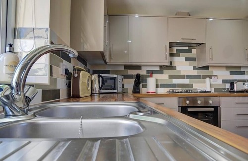 Inchbrook Cottage | THE CARTINS, pet friendly, with a garden in Selsley