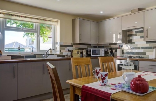 Inchbrook Cottage | THE CARTINS, pet friendly, with a garden in Selsley