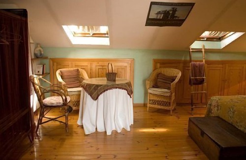 Arenas de San Pedro Cottage | The Casa de Isabela can sleep up to 12 people