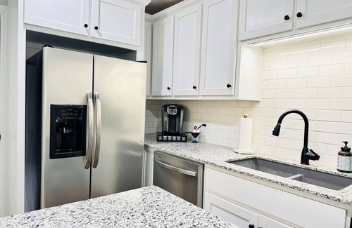 Durant House | The Casino Cottage in Durant! Hotel Amenities, 2 Kings, 4mi to Casino, Sleeps 8n