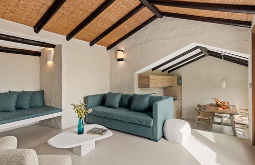 Betis House | The Cave (Small) - Luxury in the countryside