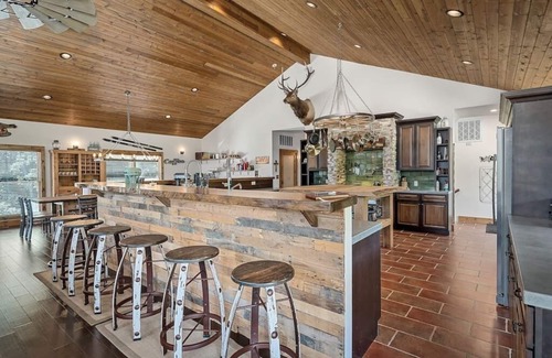 Warrenton Cabin | The Cedar Hill Lodge 52ac - Sleeps 20 - Hot Tub