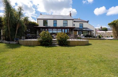 Redruth Ski Chalet | The Cedars