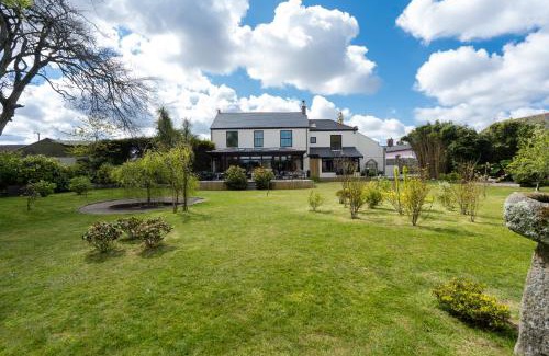 Redruth Ski Chalet | The Cedars