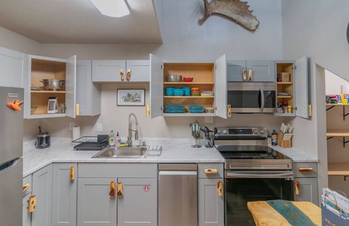 North Pole House | The Central Driftwood Inn 2.0