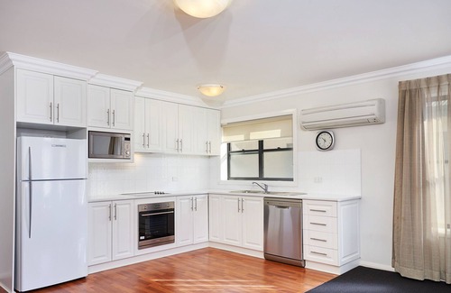 Wagga Wagga Hotel | The Charles Boutique Hotel & Dining