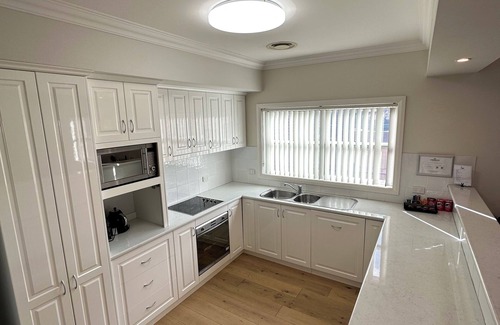 Wagga Wagga Hotel | The Charles Boutique Hotel & Dining