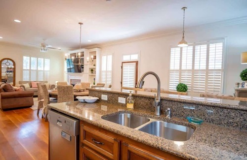 Oxford House | The Charleston by Apex Short Term Stays