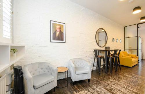 Cathedrals Apartment | The Cheeky Hideaway-Borough- by Frankie Says