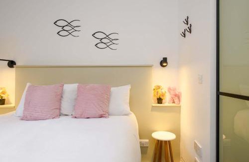 Cathedrals Apartment | The Cheeky Hideaway-Borough- by Frankie Says