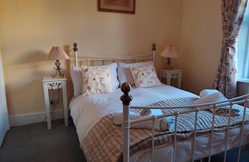 Britford House | The Cheesehouse - Seven ensuite bedrooms