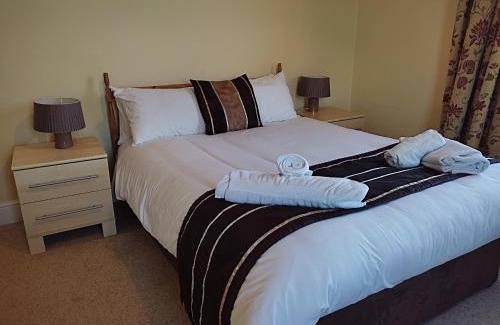 Britford House | The Cheesehouse - Seven ensuite bedrooms