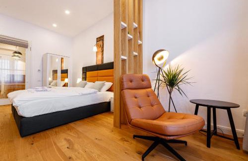 Old City Apartment | The Chic One, Unirii Square View