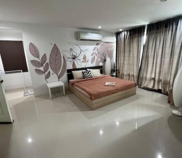 Nai Harn Apartment | The CHU cafe/guesthouse