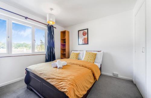 Headington Apartment | The Churchill & Brookes Residence at Headington A Modern Three-Bedroom Oxford Home near the University and Hospital