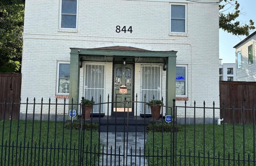 Memphis Apartment | The Claiborne Suite