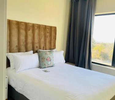 Greater Johannesburg Metropolitan Area Apartment | The Classy West End 1 bed with sleeper couch