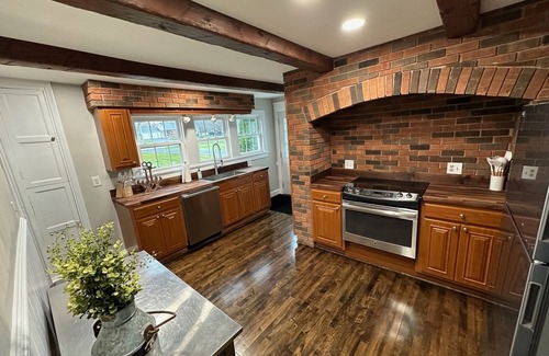 Athol Springs House | The Club House