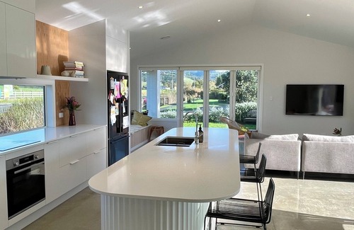 Matakana House | The Club House (with a spa pool)