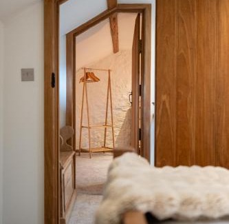 Cheltenham Apartment | The Coach House - Beautiful Home in Cheltenham!