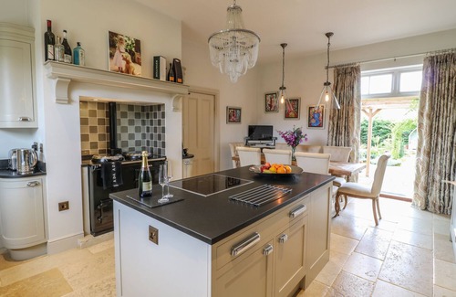 Burton Coggles House | THE COACH HOUSE, family friendly, with pool in Burton Coggles