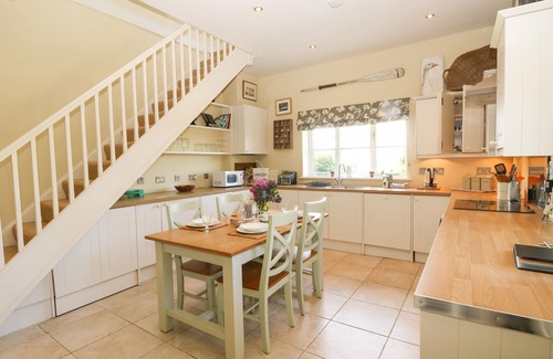 Chale Cottage | THE COACH HOUSE, family friendly, luxury holiday cottage in Chale