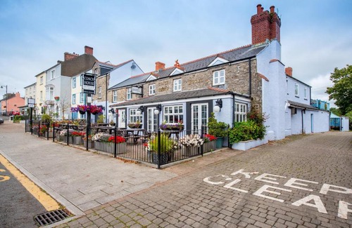 Pembroke House | The Coach House Hotel