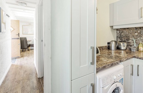 St. Florence Apartment | THE COACH HOUSE, pet friendly, with pool in St Florence