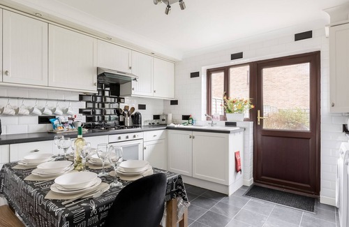 Christchurch House | The Coast House - a house that sleeps 6 guests in 3 bedrooms