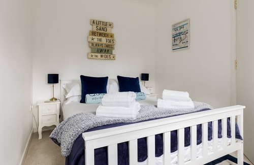 Christchurch House | The Coast House - a house that sleeps 6 guests in 3 bedrooms