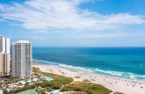 Palm Beach Shores House | The Coastal Duo Escape