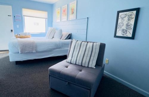 Sandusky Hotel | The Cocktail Cabin! 2 Miles to Cedar Point