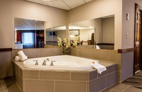 Gardner Hotel | The Colonial Hotel