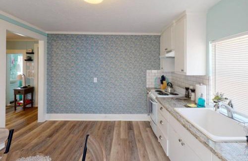 Baytown Apartment | The Comfi Coral - Apartment Home Studio C